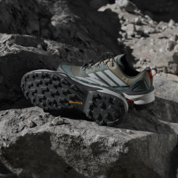 Chaussures de randonnée Terrex Skychaser homme Adidas
